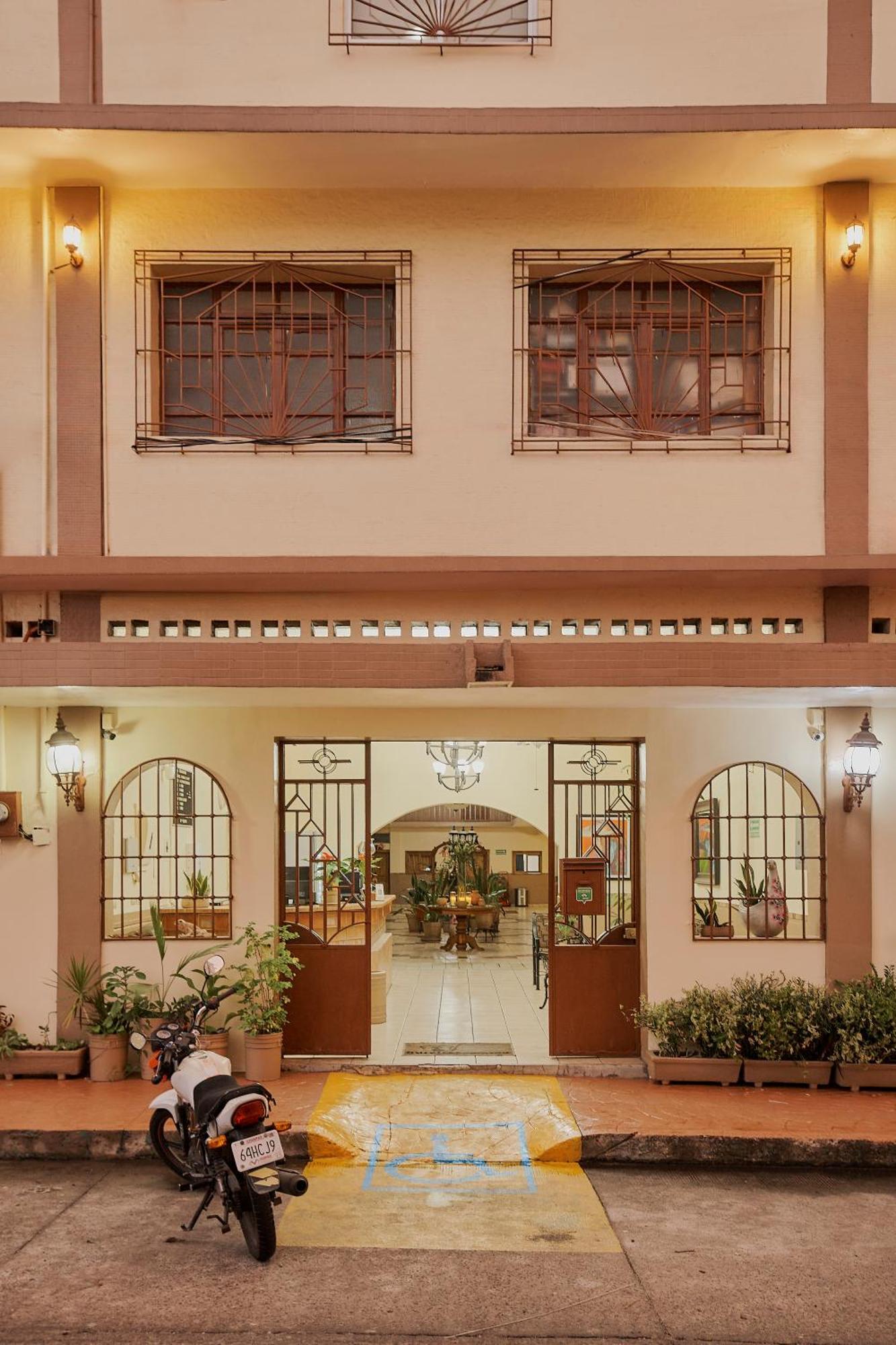 Hotel Cervantino 타파출라 외부 사진
